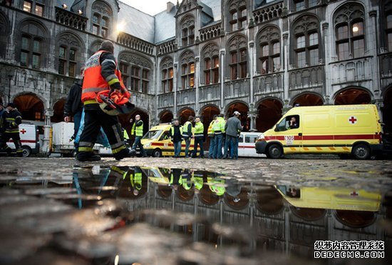 ����ʱ�����򹫽�վ������ɨ����Ⱥ